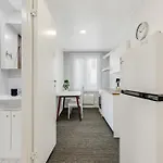 Apartment 6 - Cozy 2Br Apartment, Bus Station, Easy City Access *