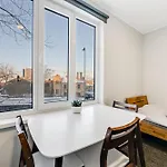 Apartment 6 - Cozy 2Br Apartment, Bus Station, Easy City Access Apartment
