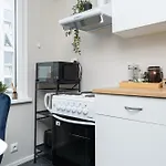 Apartment 6 - Cozy 2Br Apartment, Bus Station, Easy City Access Appartamento *