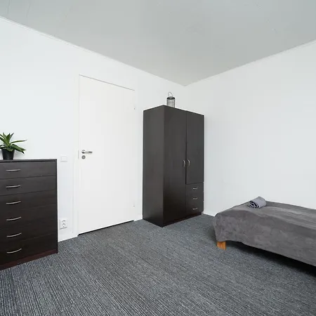 Apartment 6 - Cozy 2Br Apartment, Bus Station, Easy City Access Appartamento *